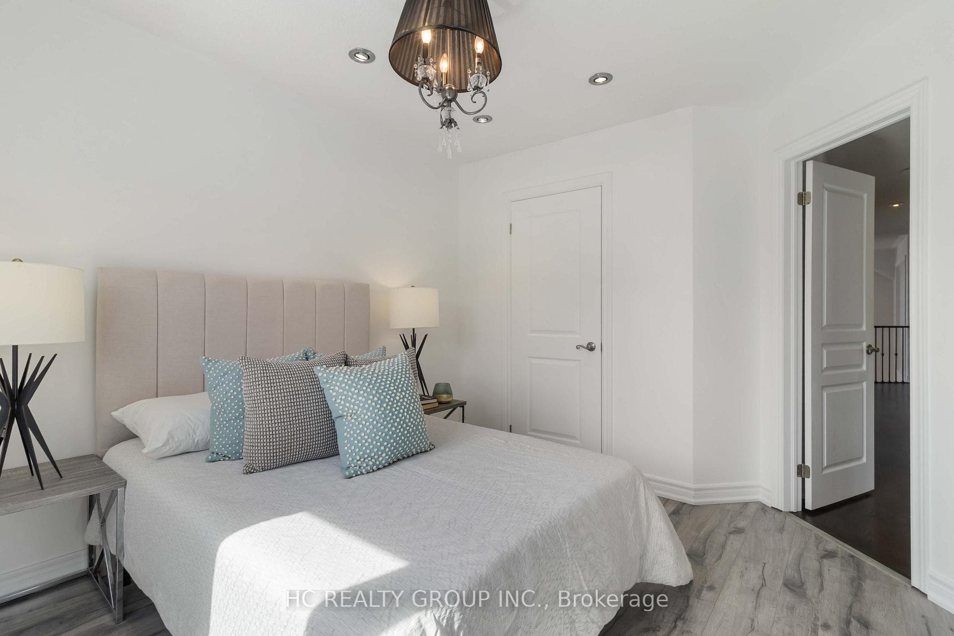 16 Begonia Crescent photo 28