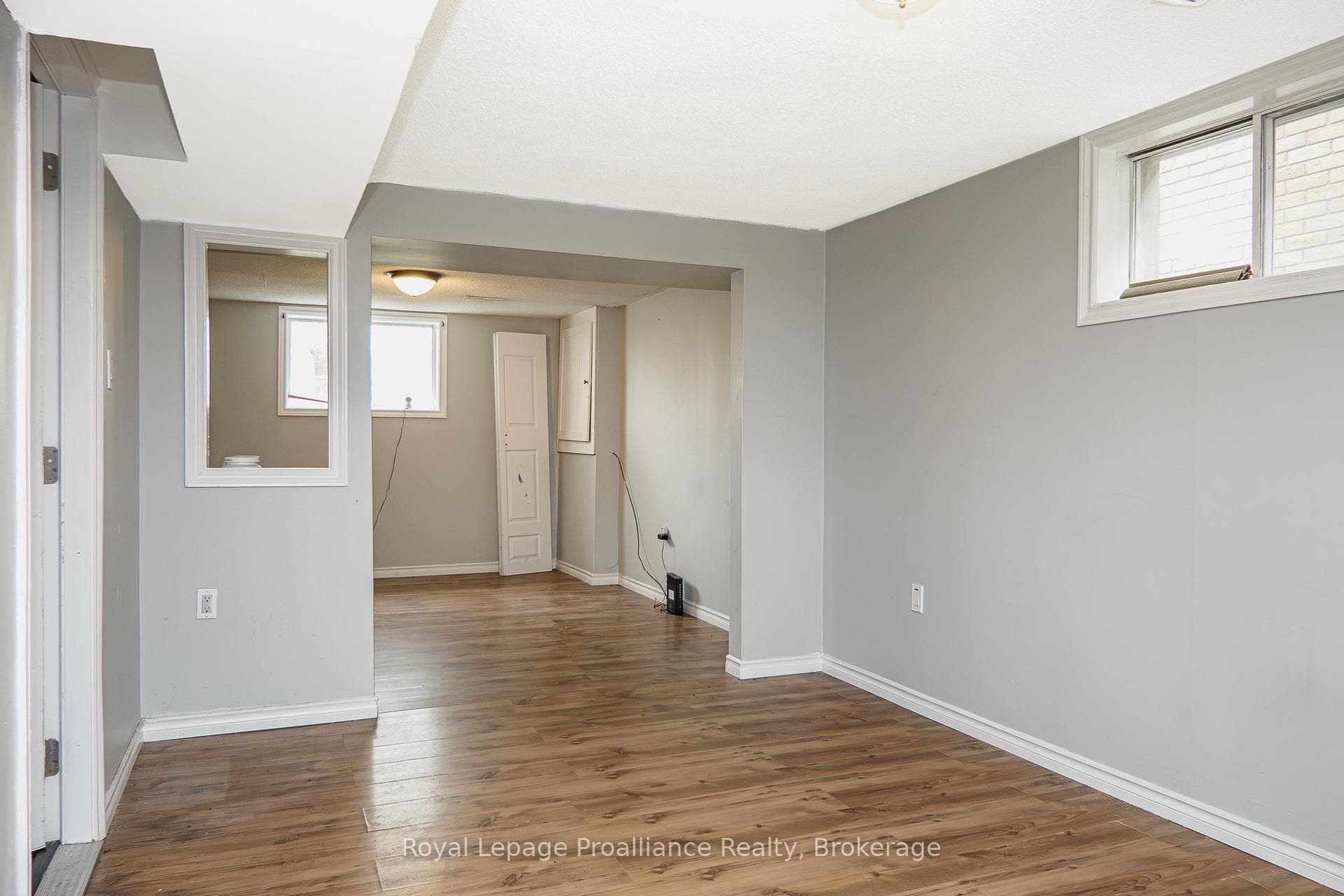 21 Pepper Avenue photo 3