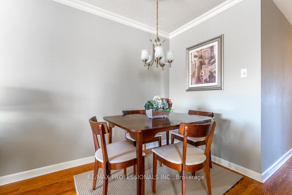 2416 Padstow Crescent photo 12