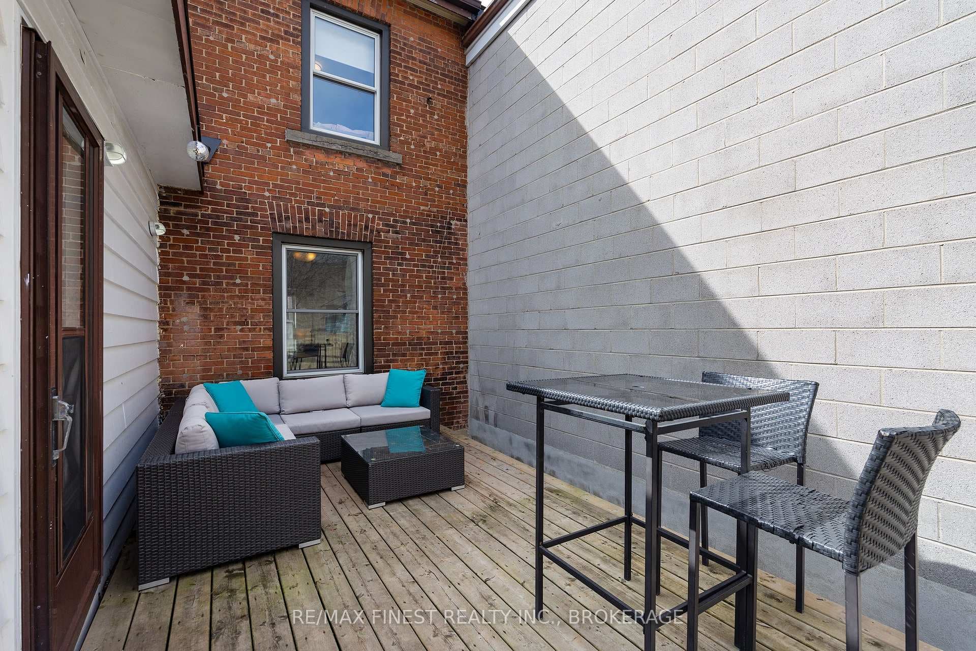 137 Stephen Street photo 28