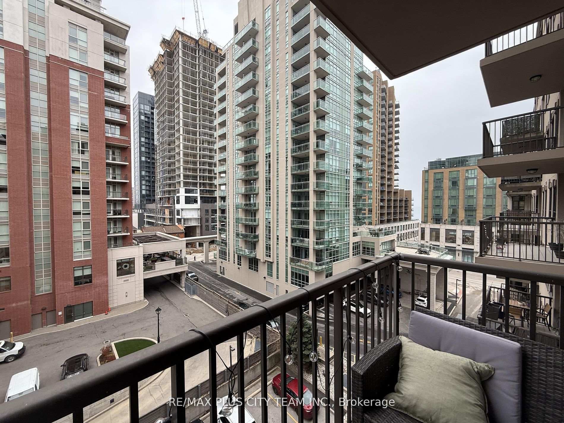 399 Elizabeth Street Unit 609 photo 14
