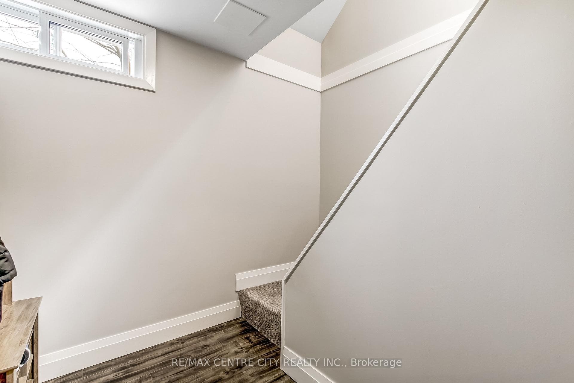 1164 Lancaster Street photo 11