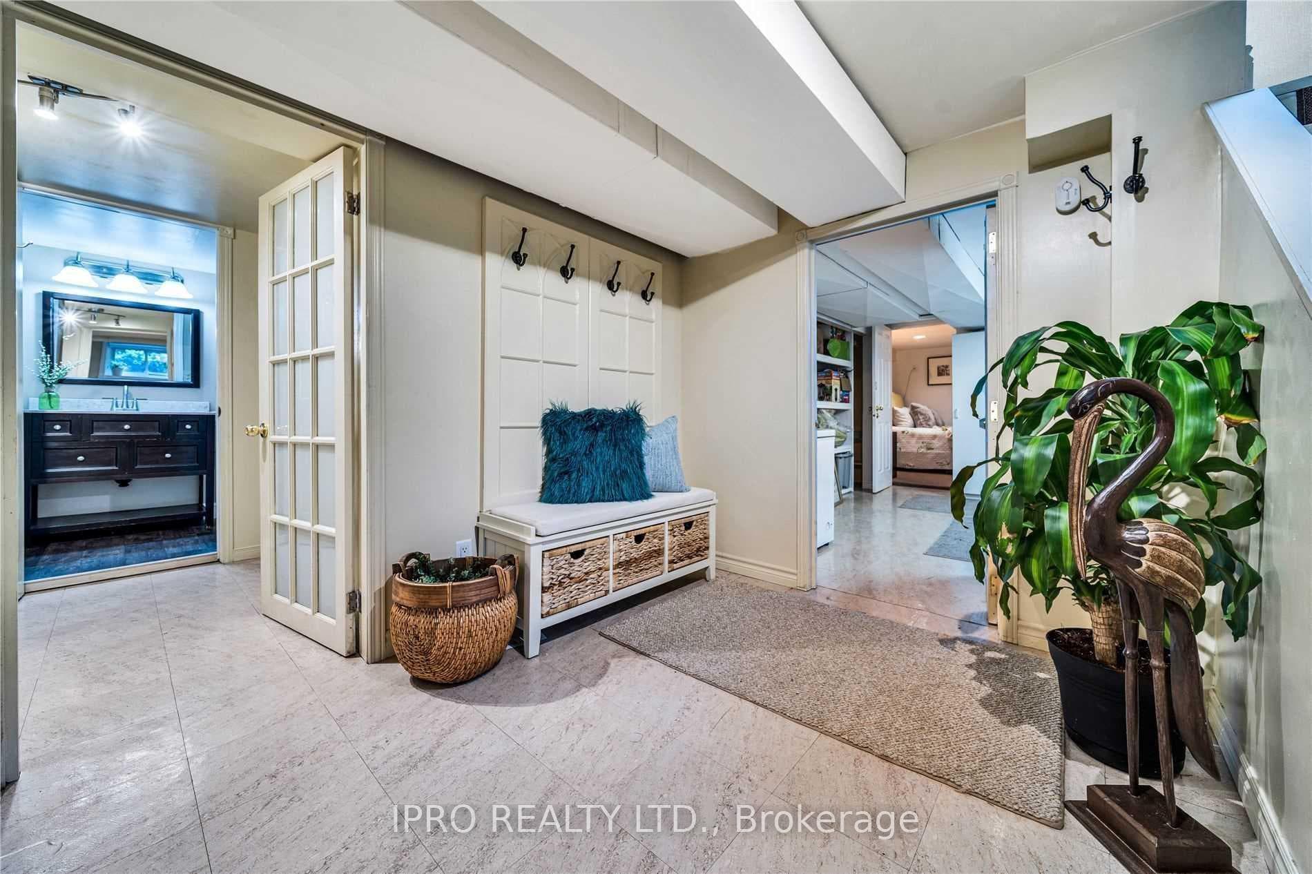 526 Anson Drive photo 2