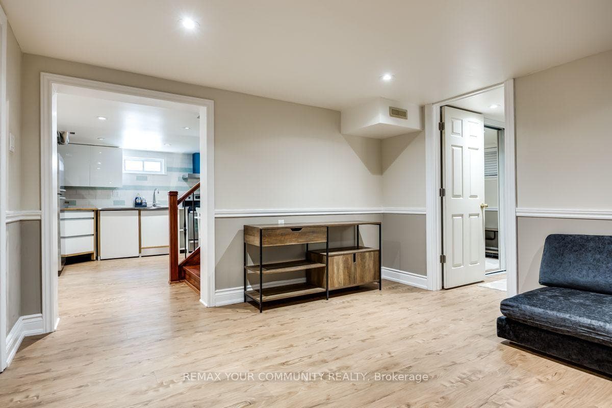 71 Hawman Avenue photo 13