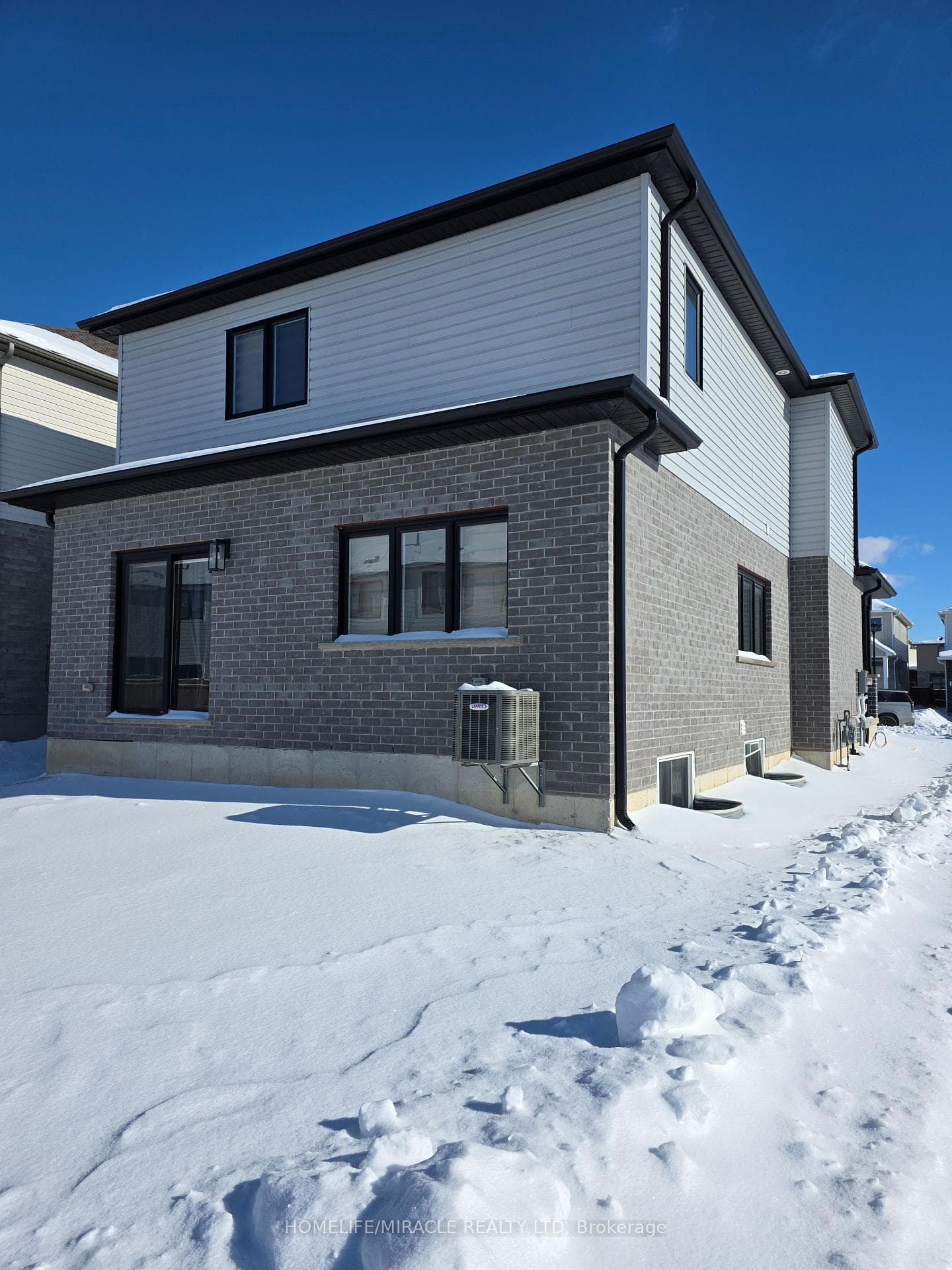 3727 Somerston Crescent photo 29