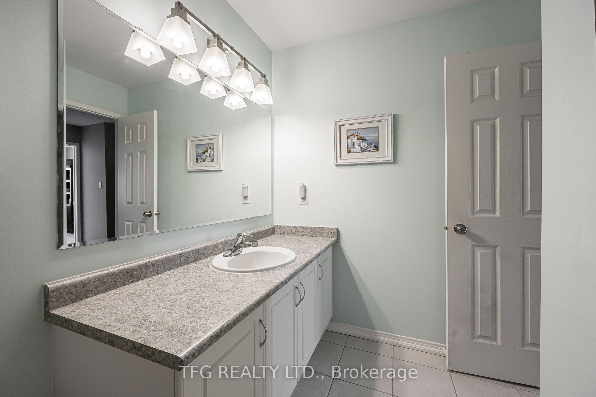 13 Blunden Road photo 28