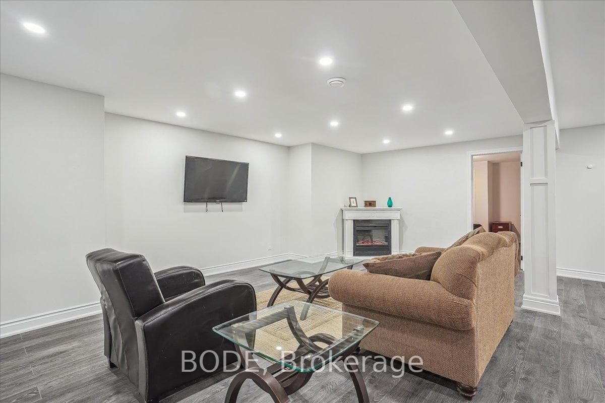 215 Oak Street photo 27