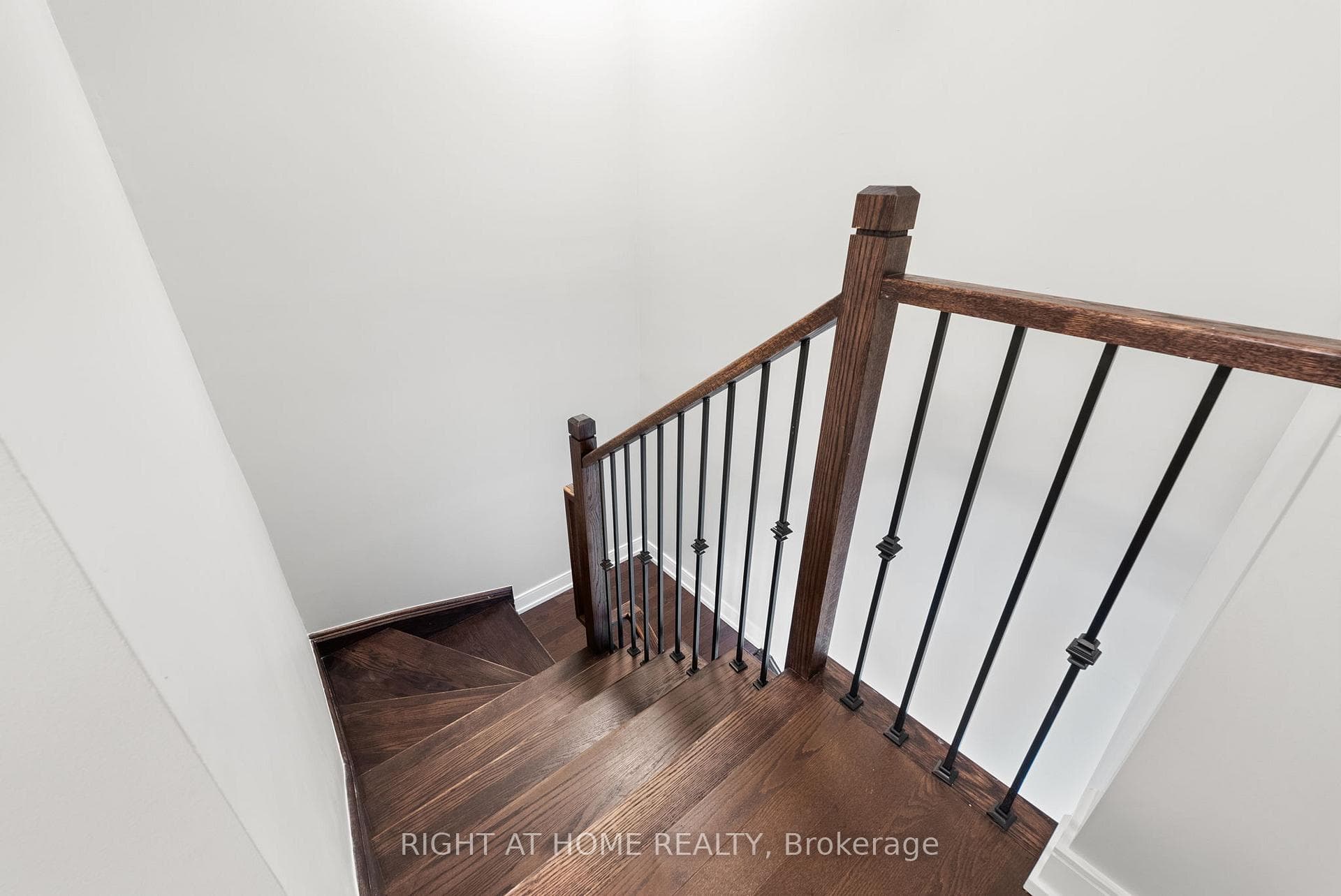 1393 Clarriage Court photo 28