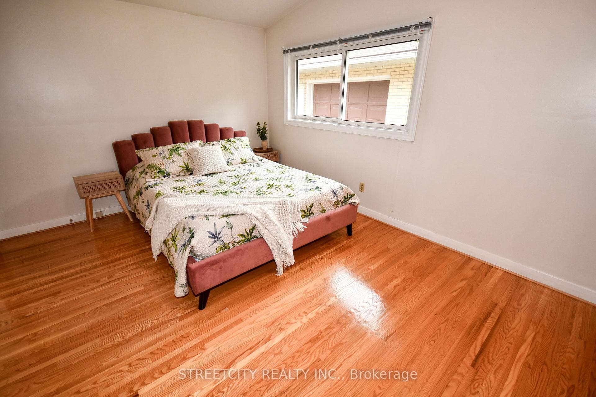 74 Torrington Crescent photo 15