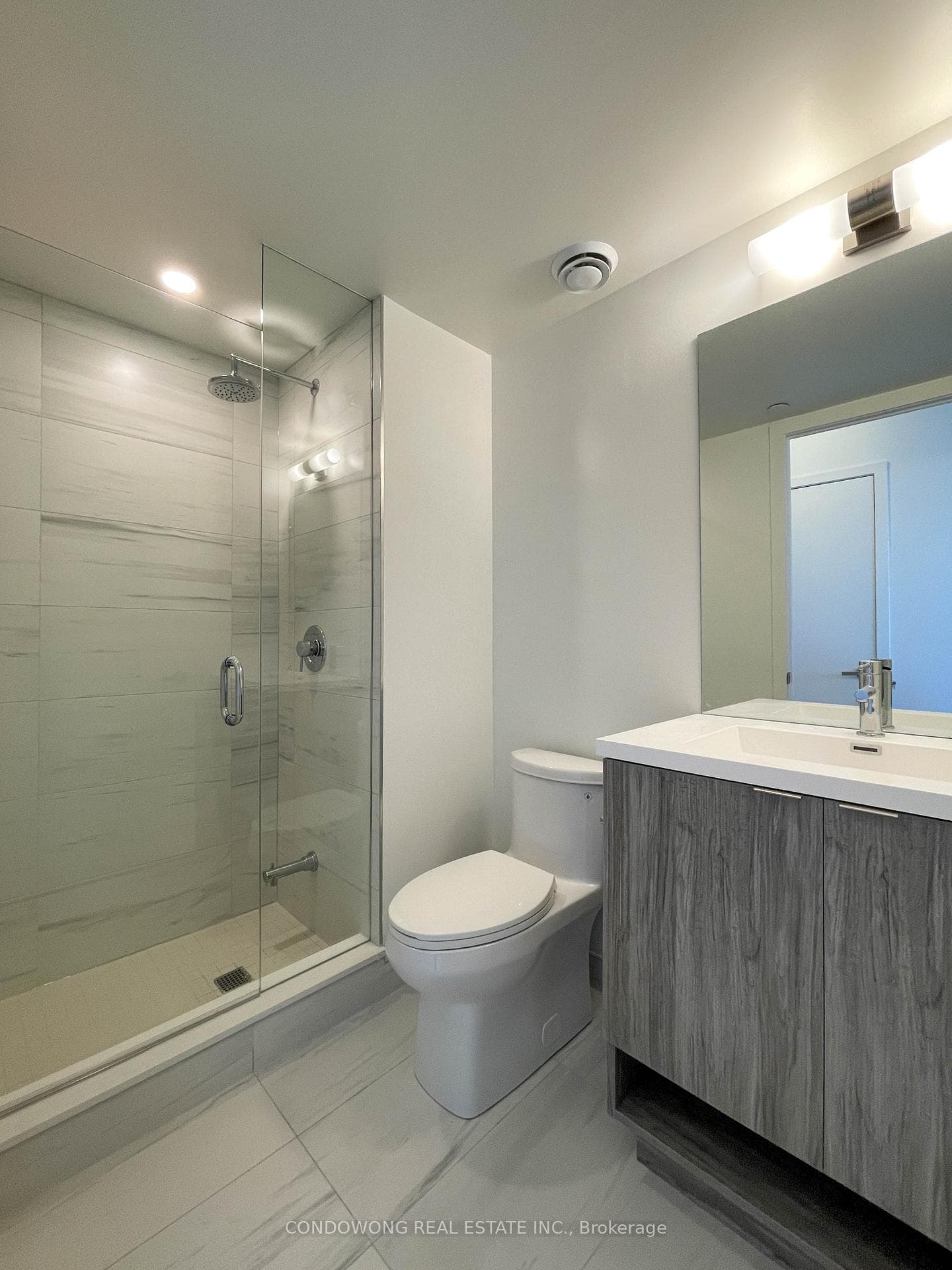 138 Downes Street Unit 5106 photo 10