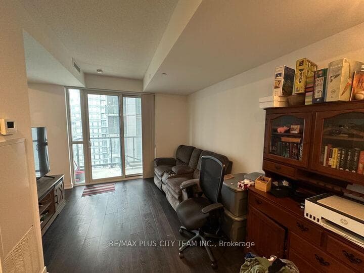 87 Peter Street Unit 1711 photo 3