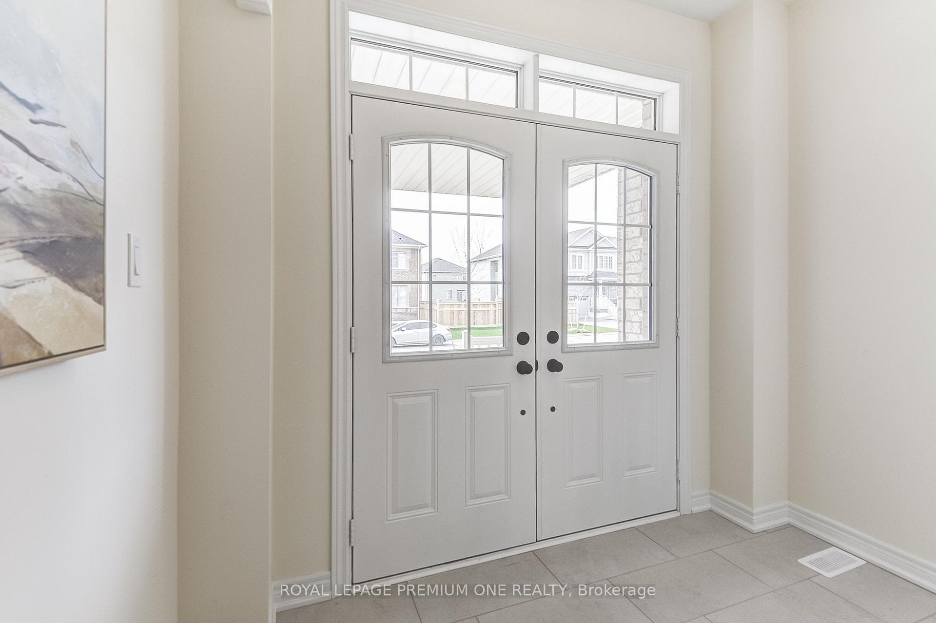 468 Black Cherry Crescent photo 5