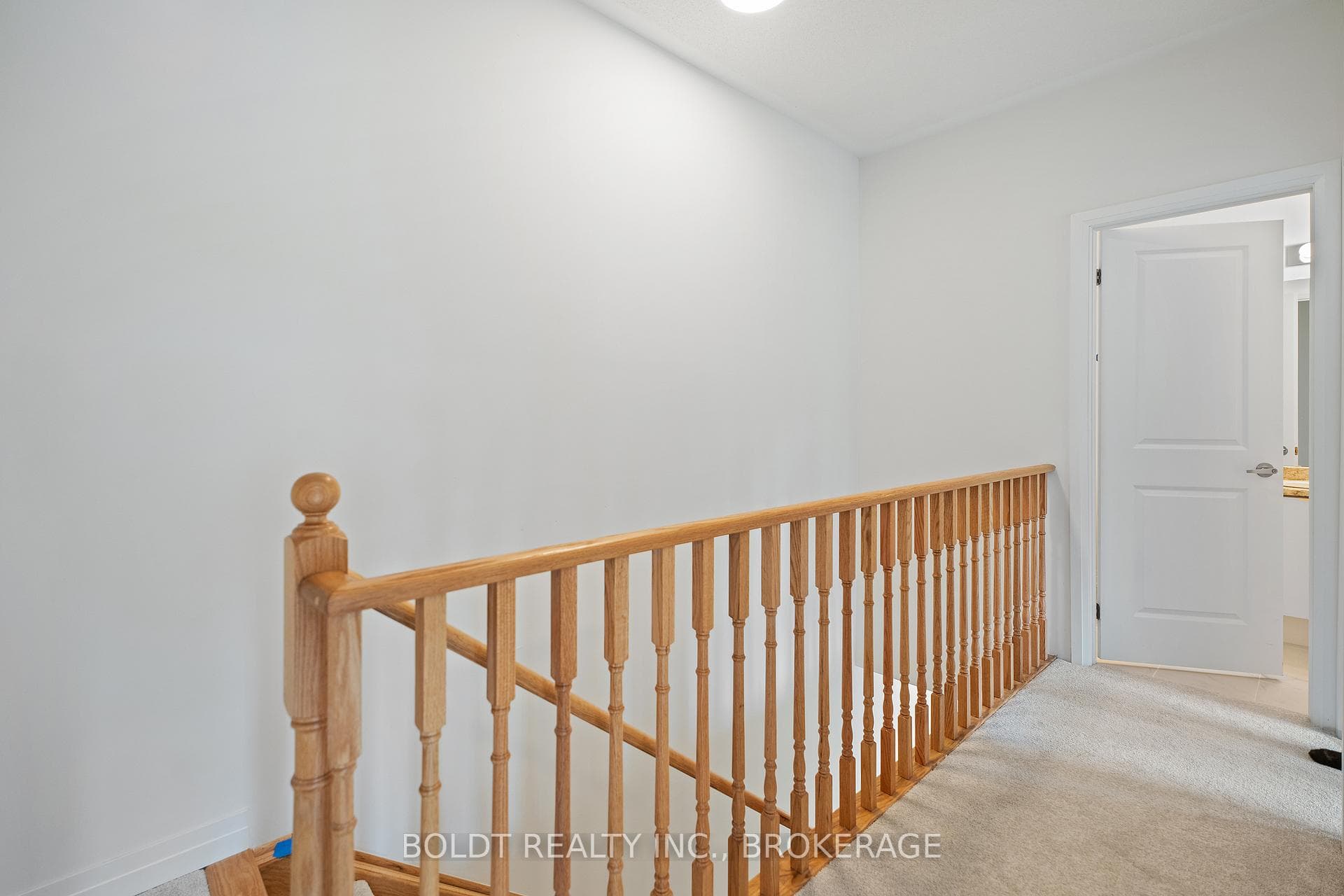 Upper hall to bedrooms