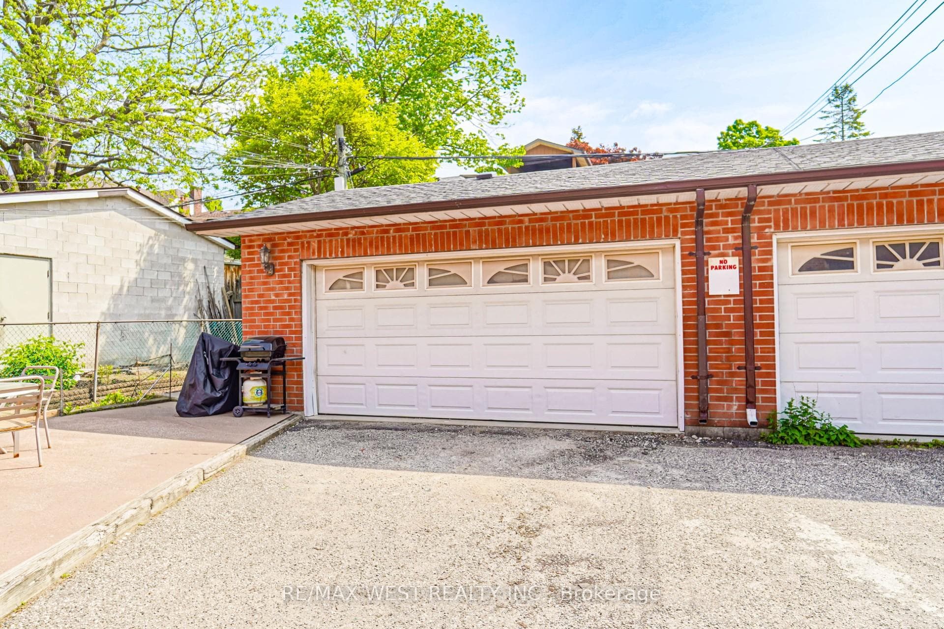 1529 Dufferin Street photo 13