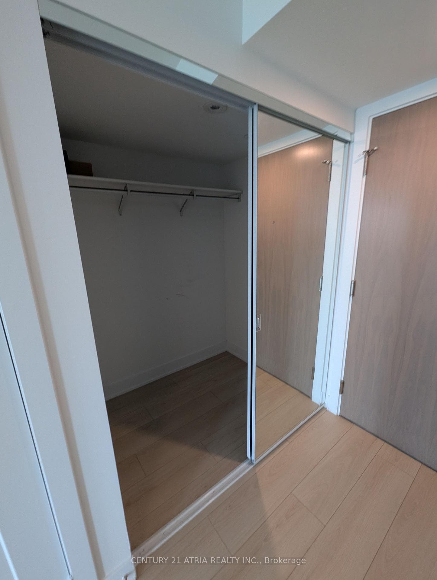 585 Bloor Street Unit 1517 photo 9