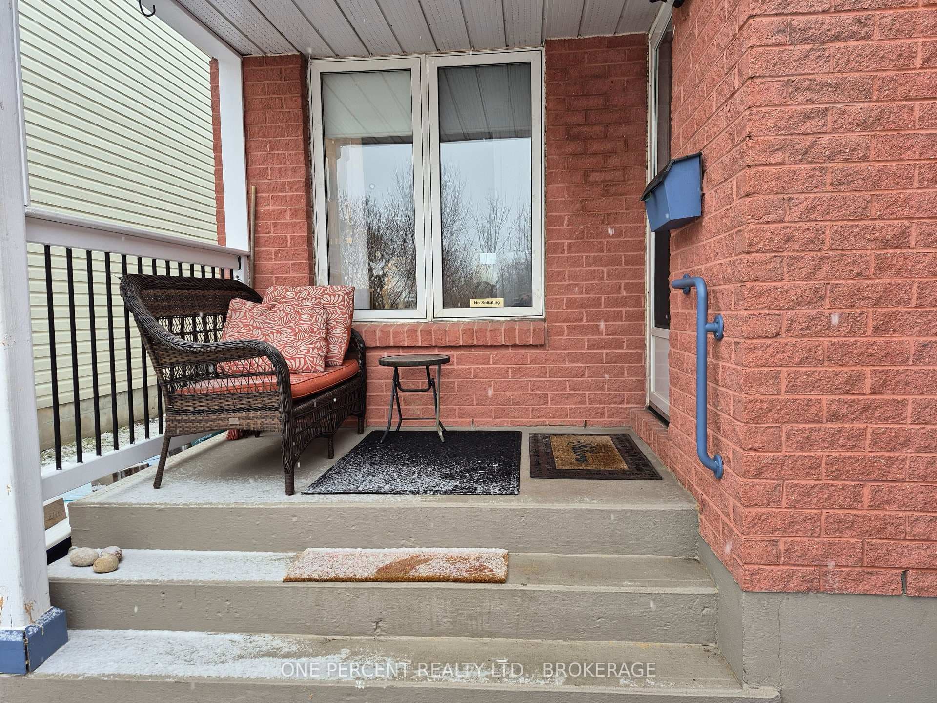281 Grandtrunk Avenue photo 4
