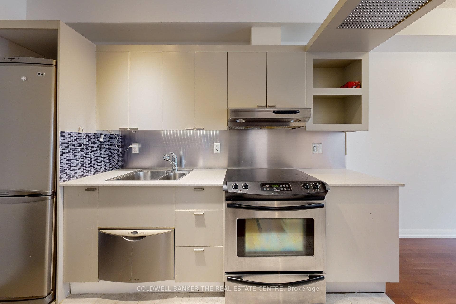 111 Elizabeth Street Unit 1118 photo 8