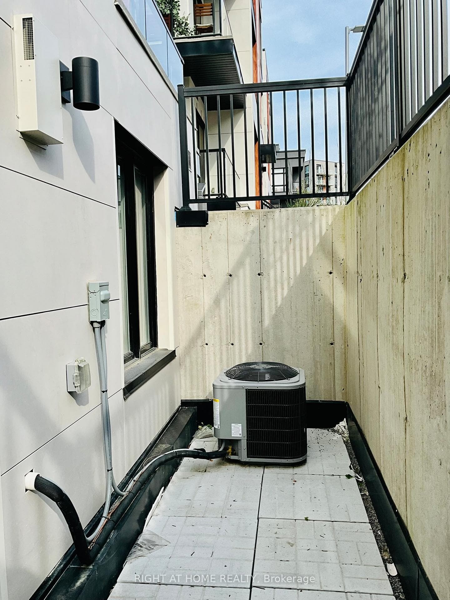 8 Steckley House Lane Unit 212 photo 14