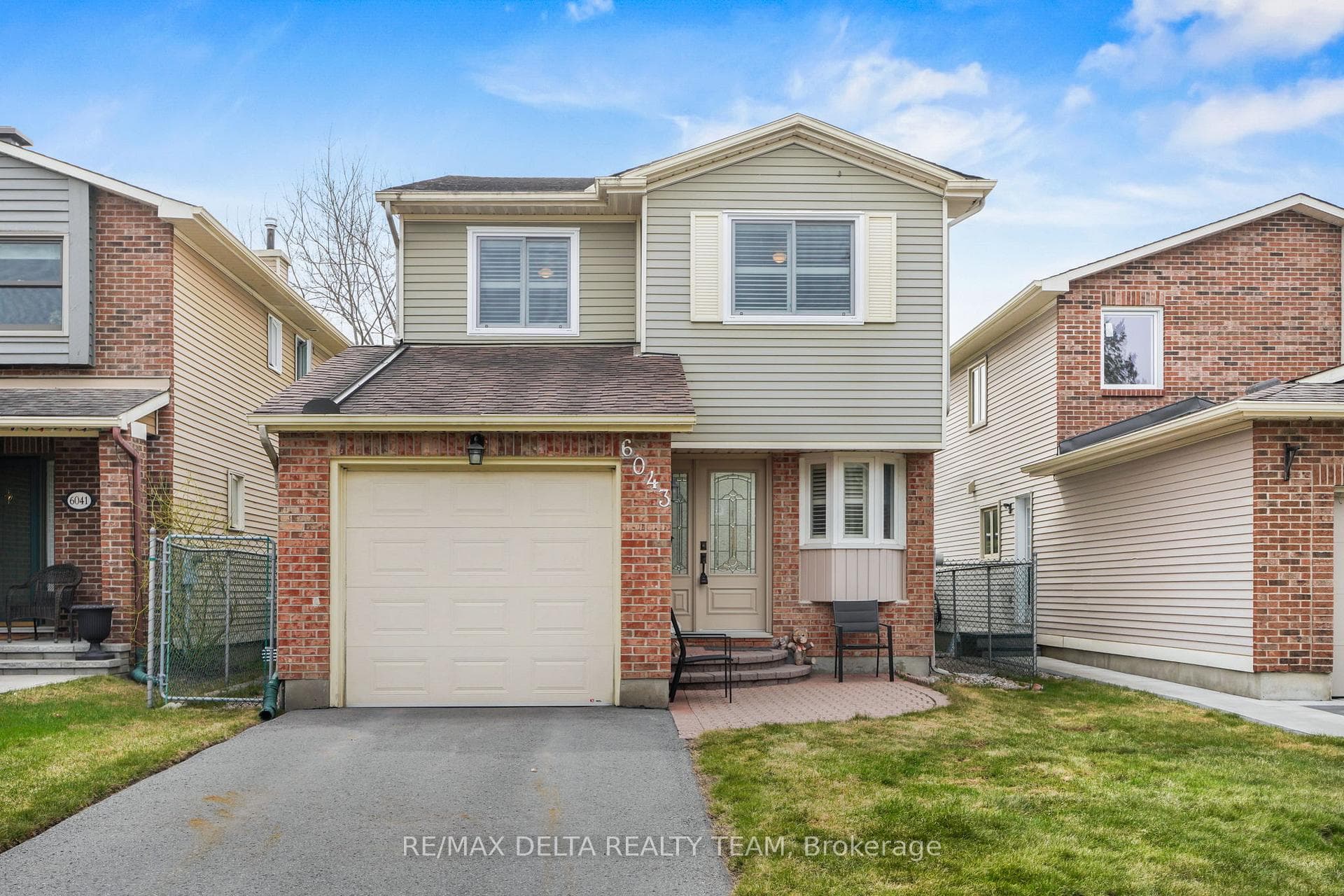 6043 VALLEY FIELD Crescent photo 1