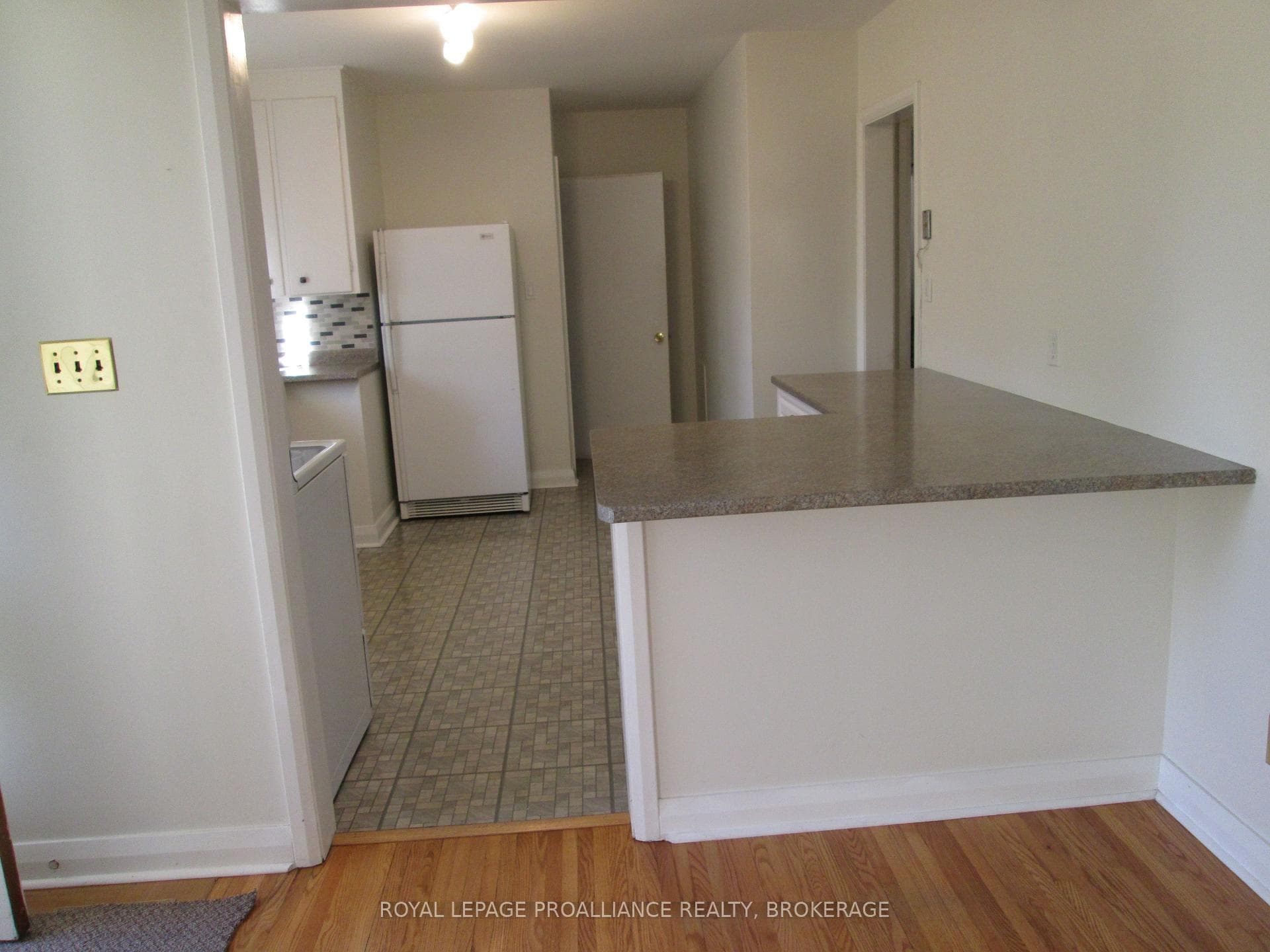50 Campbell Crescent photo 3
