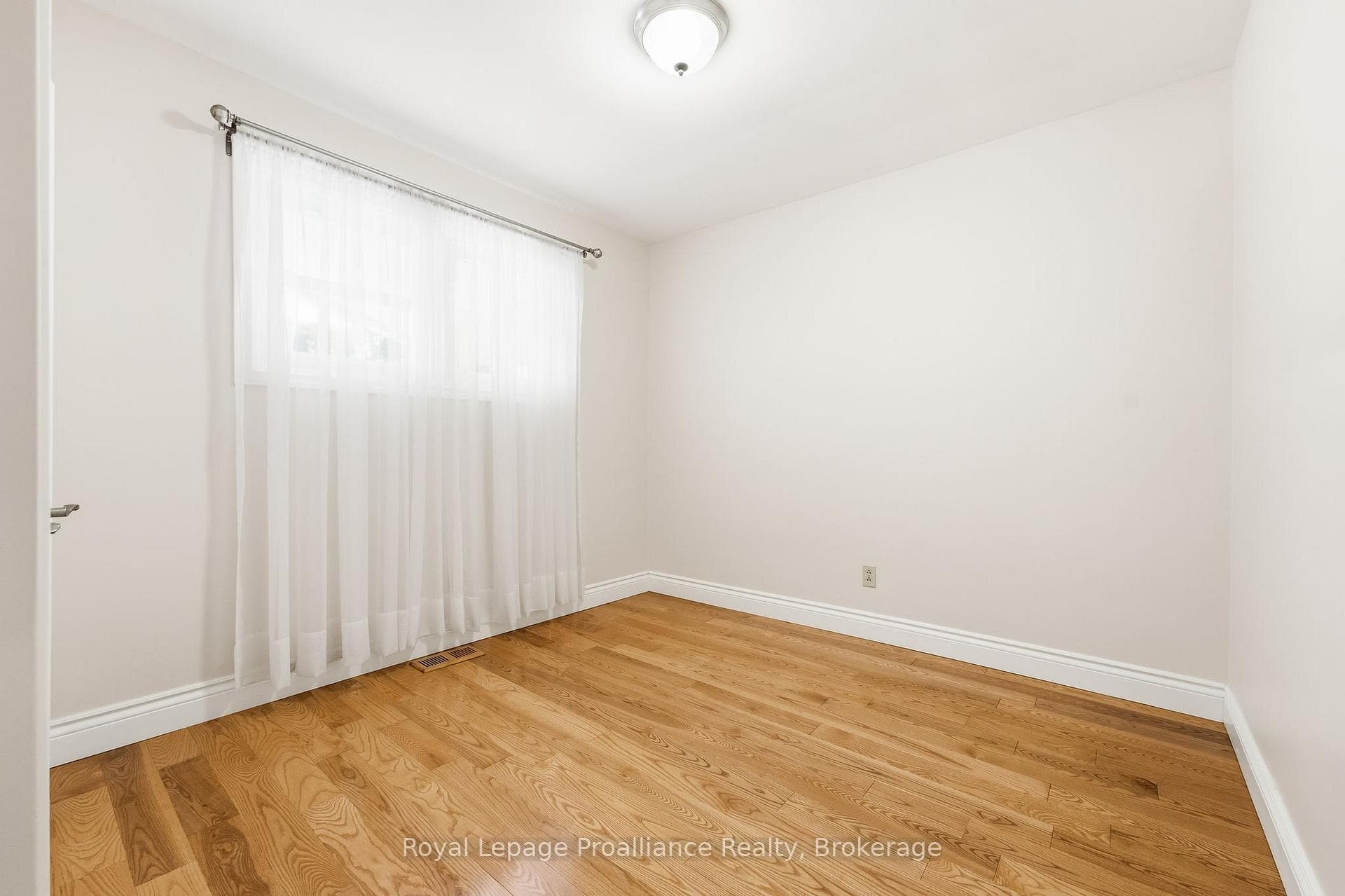 11 Addison Street photo 24