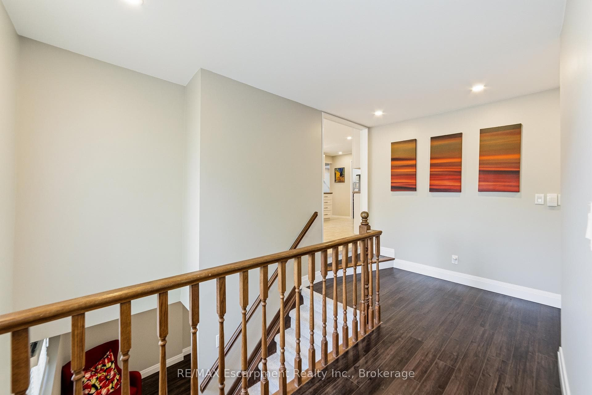 449 Roymor Crescent photo 17