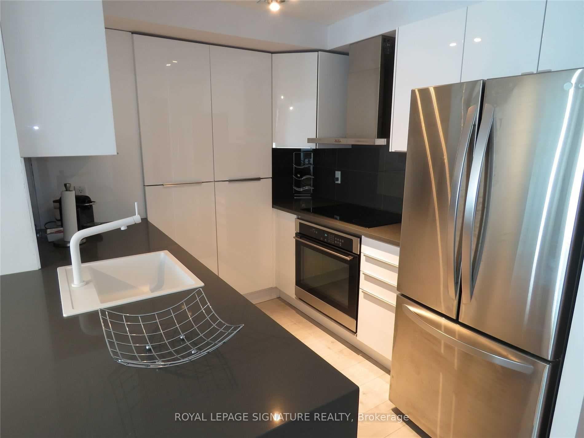 10 Yonge Street Unit 1506 photo 2
