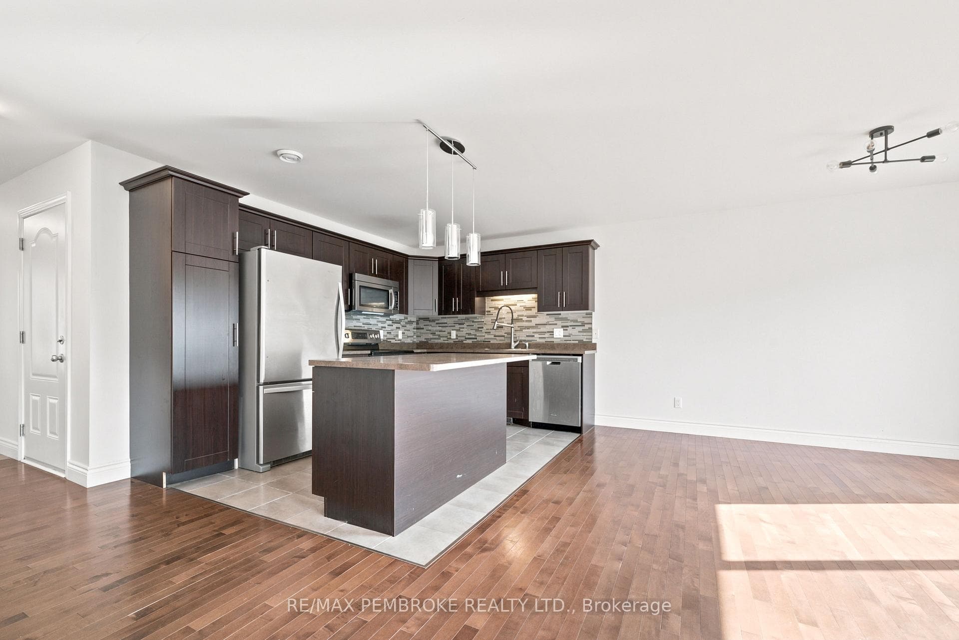 30 Winston Avenue photo 15