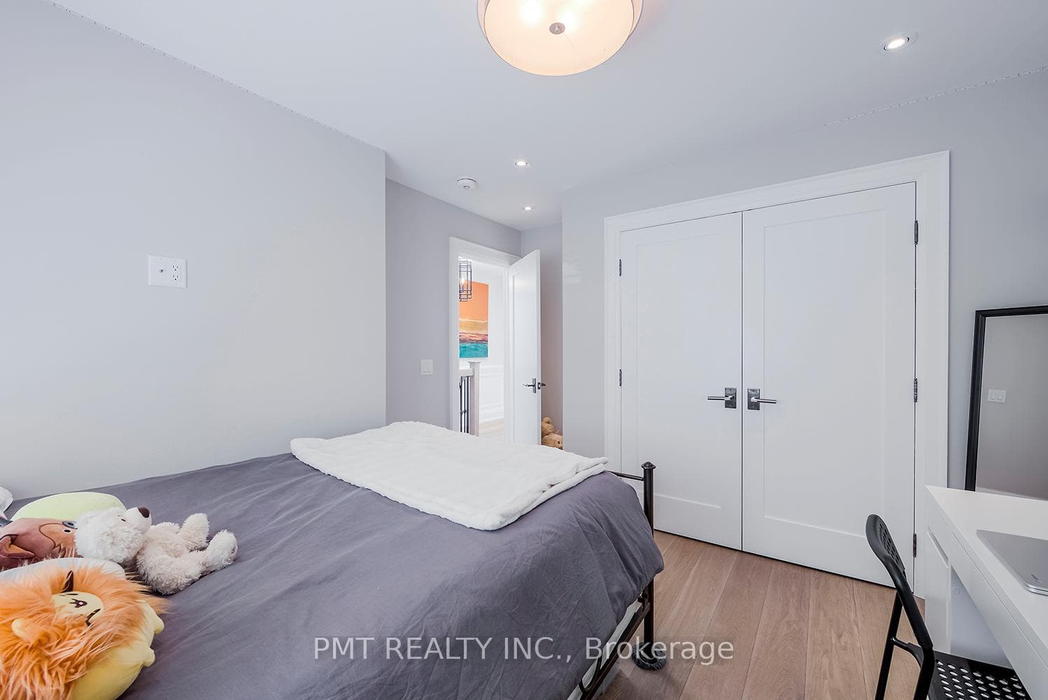 50 Thursfield Crescent photo 32