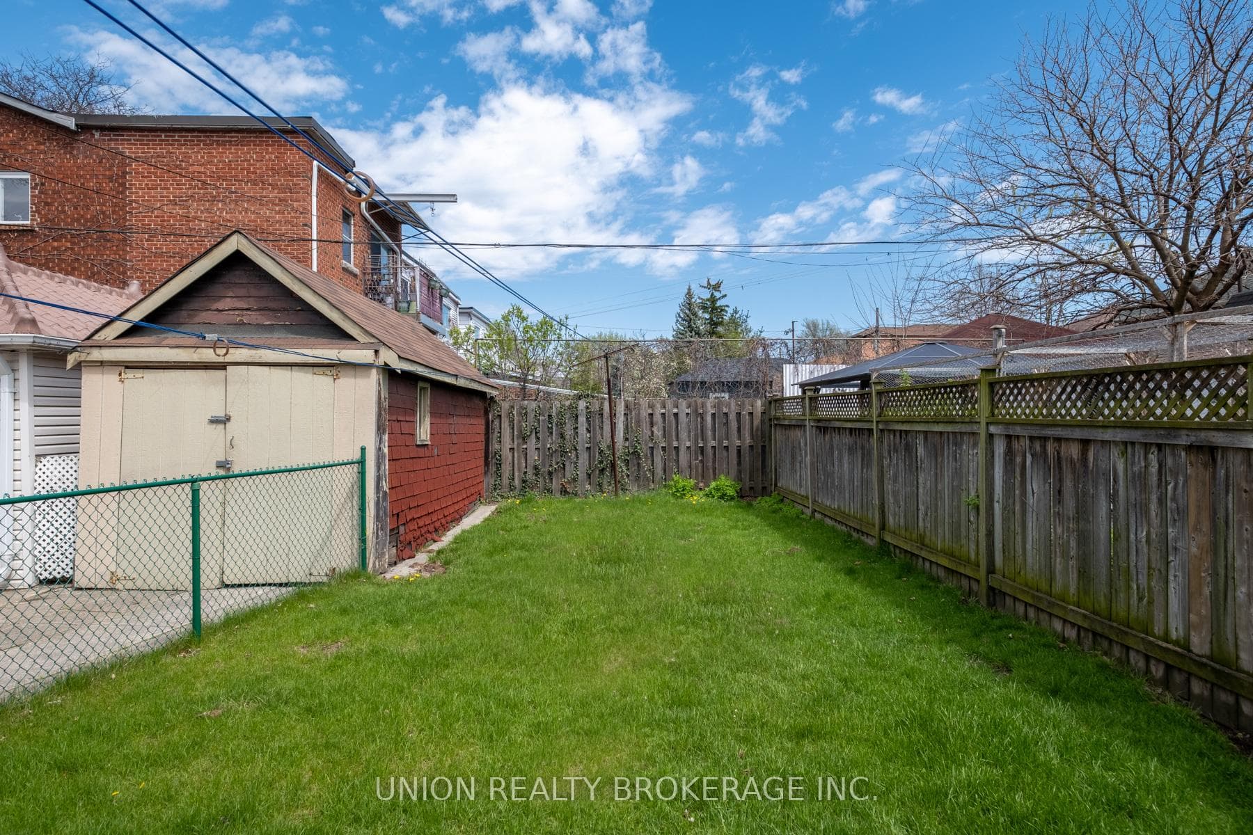 731 Coxwell Avenue photo 17