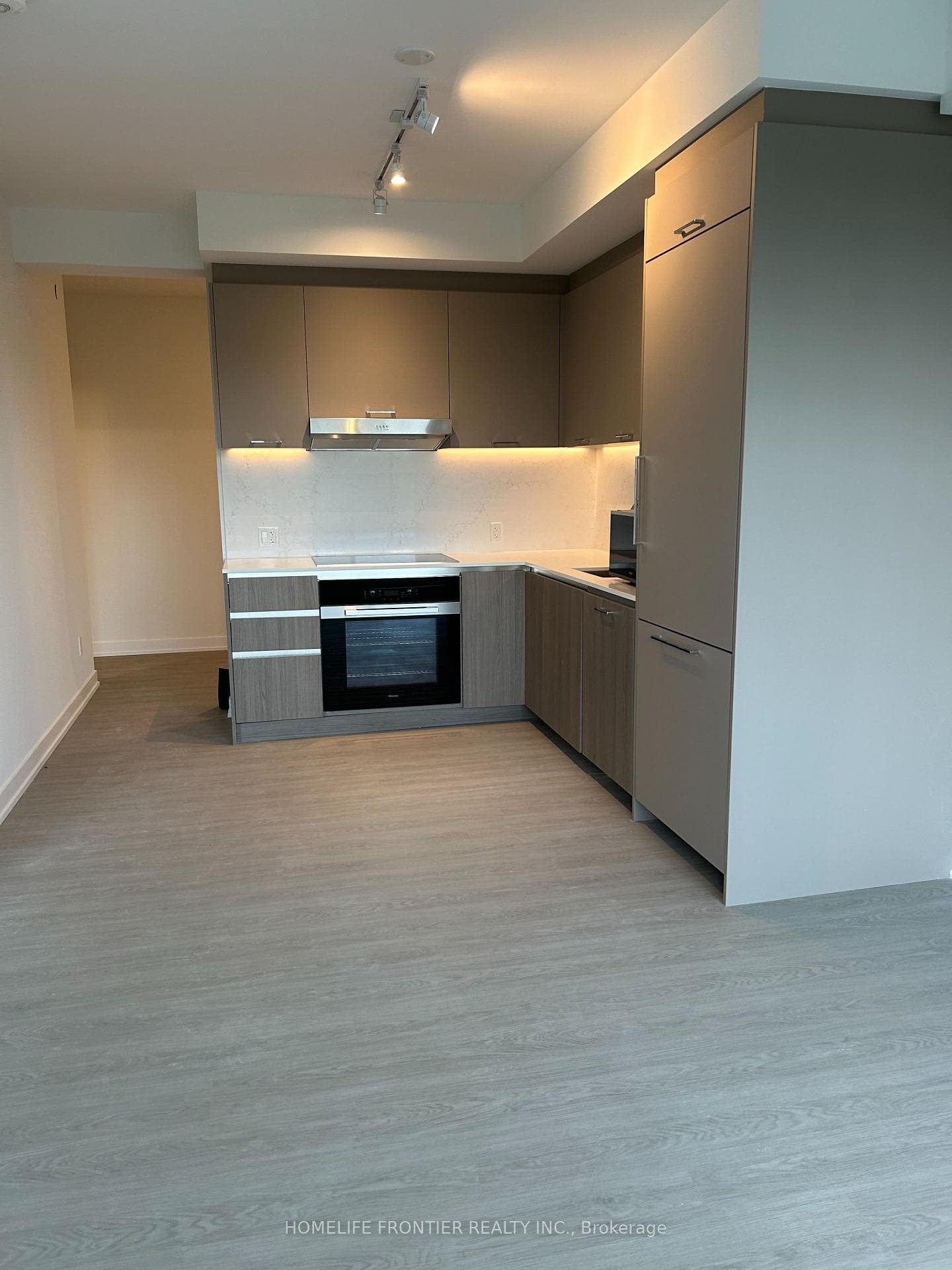 8188 Yonge Street Unit 315 photo 4