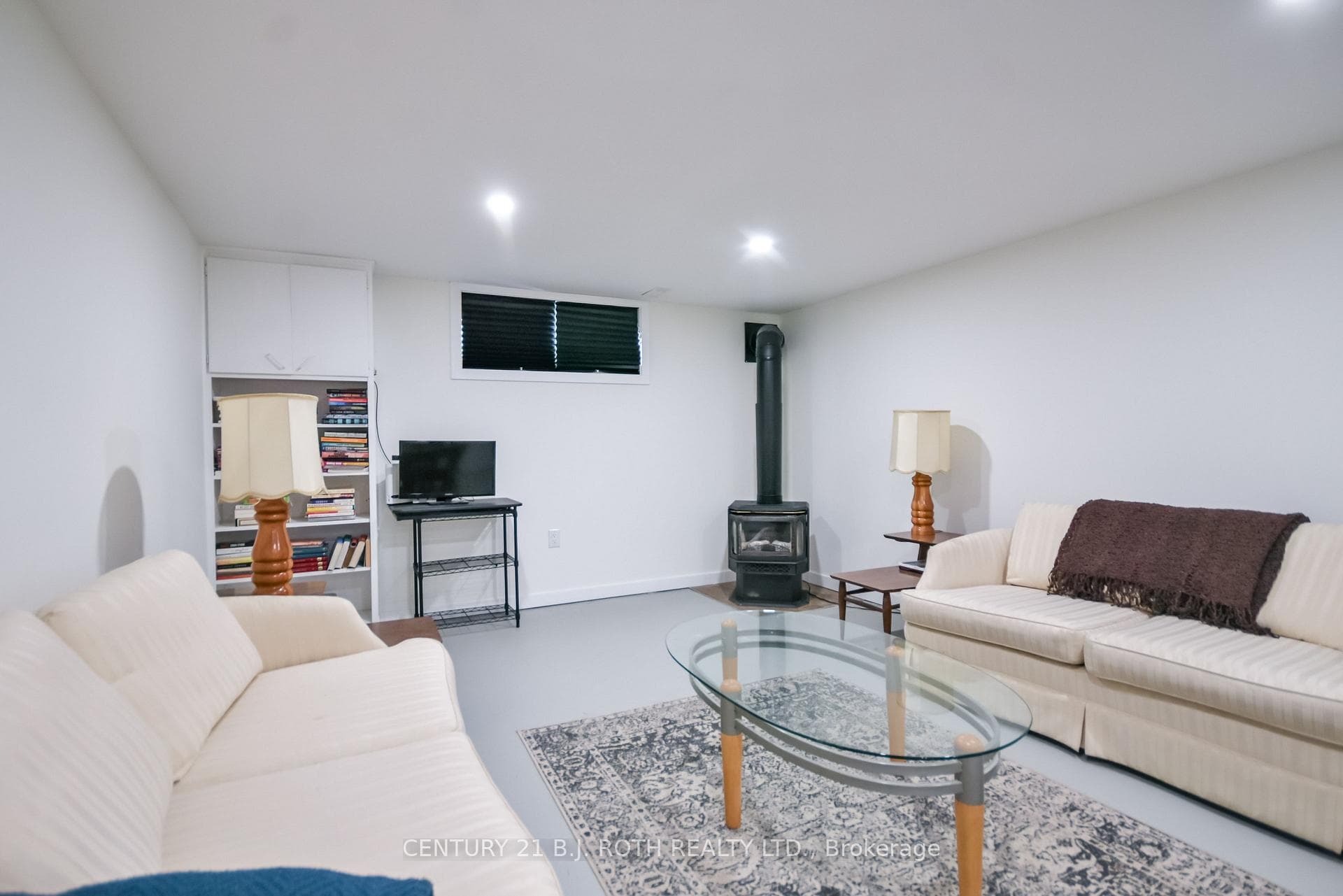 223 Wellington Street photo 27