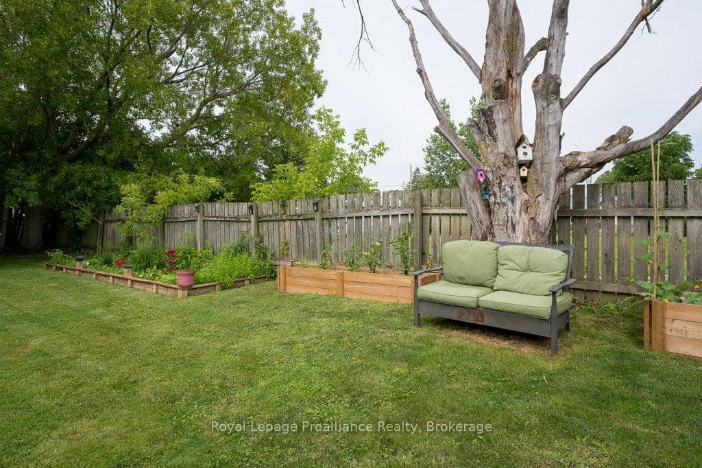 92 Wallbridge Crescent photo 39