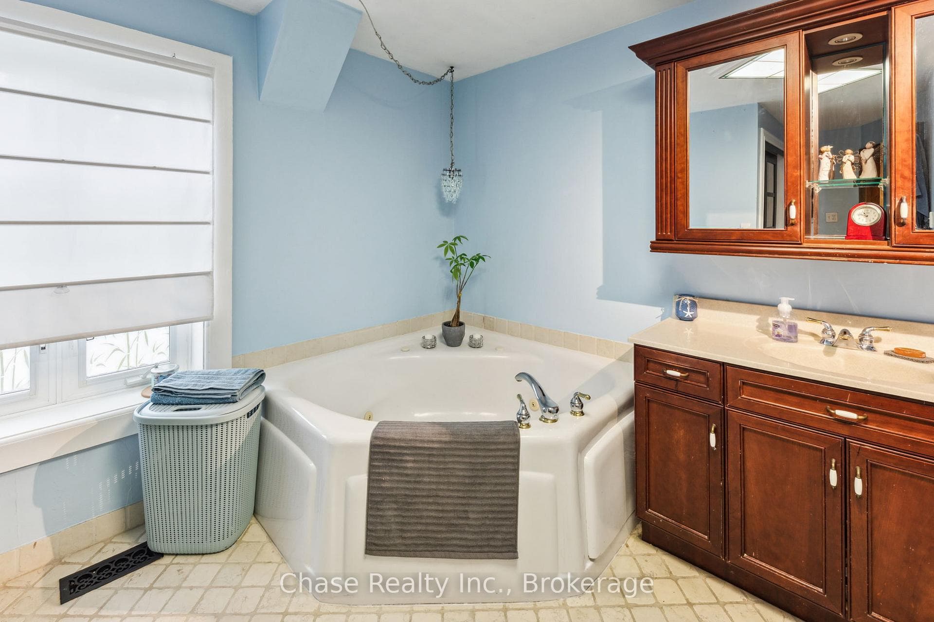 746 Sixth Avenue photo 15