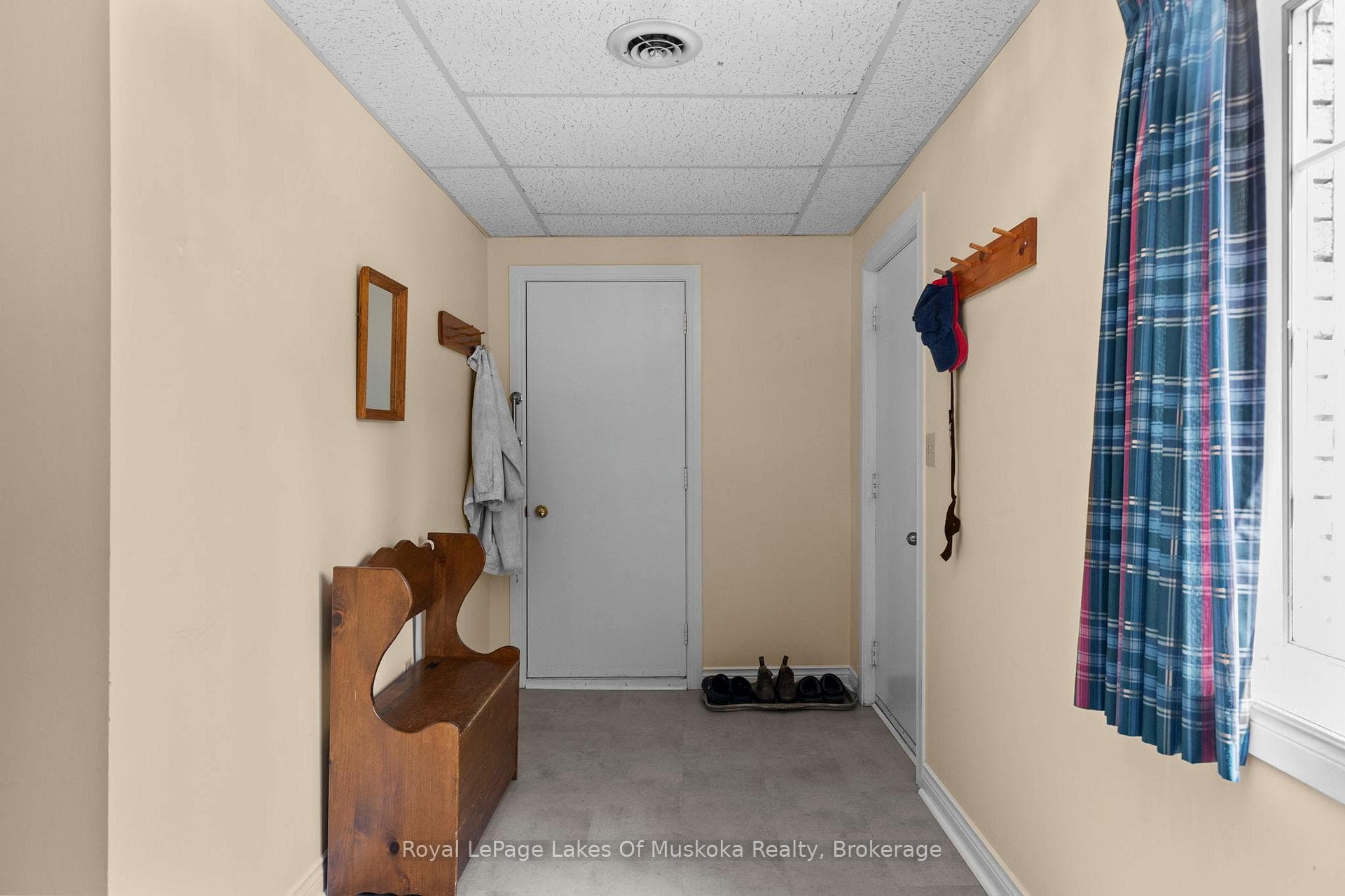 Lower Level Entrance w Foldable Ramp