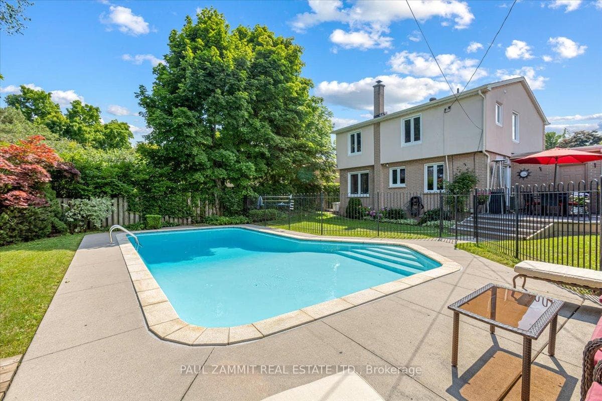 33 Henderson Avenue photo 30