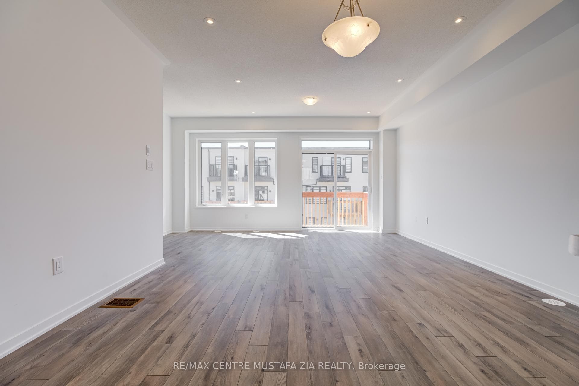 779 Stanstead Path photo 2