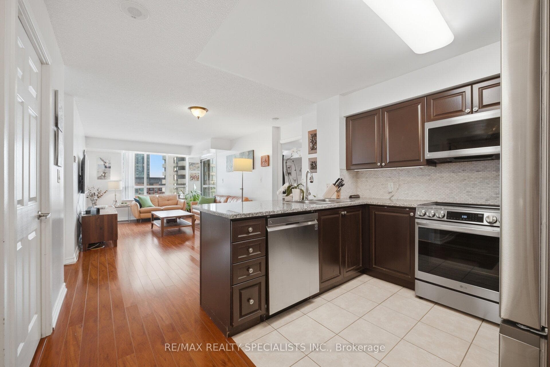 335 Rathburn Road Unit 707 photo 2