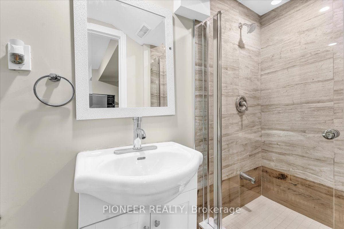 22 Wolverton Crescent photo 35