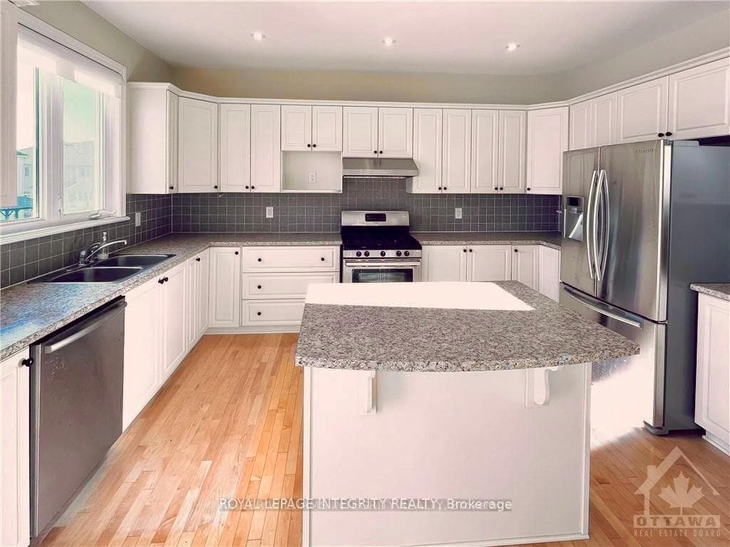 195 KEYROCK Drive photo 7