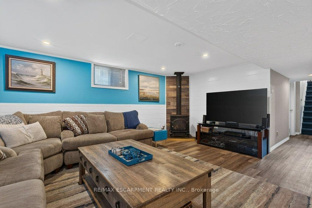 15 Roxanne Drive photo 18
