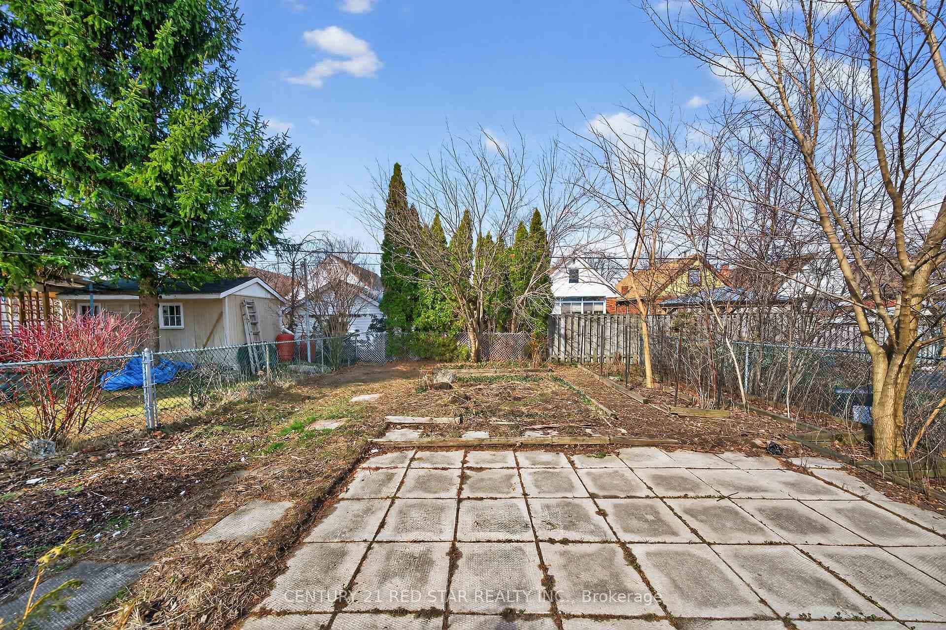 210 Huxley Avenue photo 29