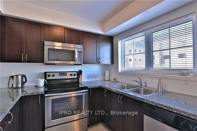2460 Post Road Unit 8 photo 3