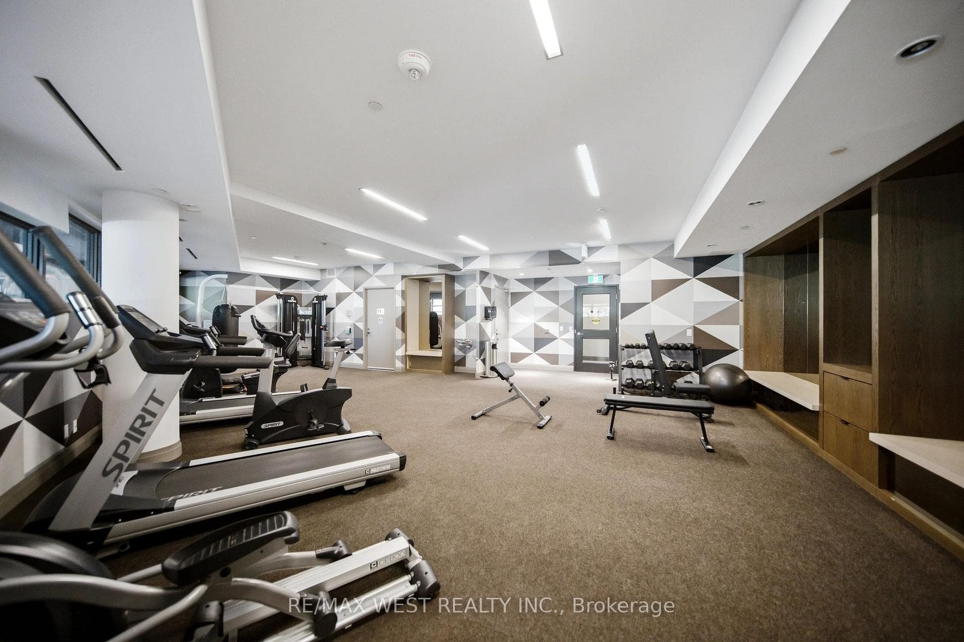 2118 Bloor Street Unit 709 photo 17
