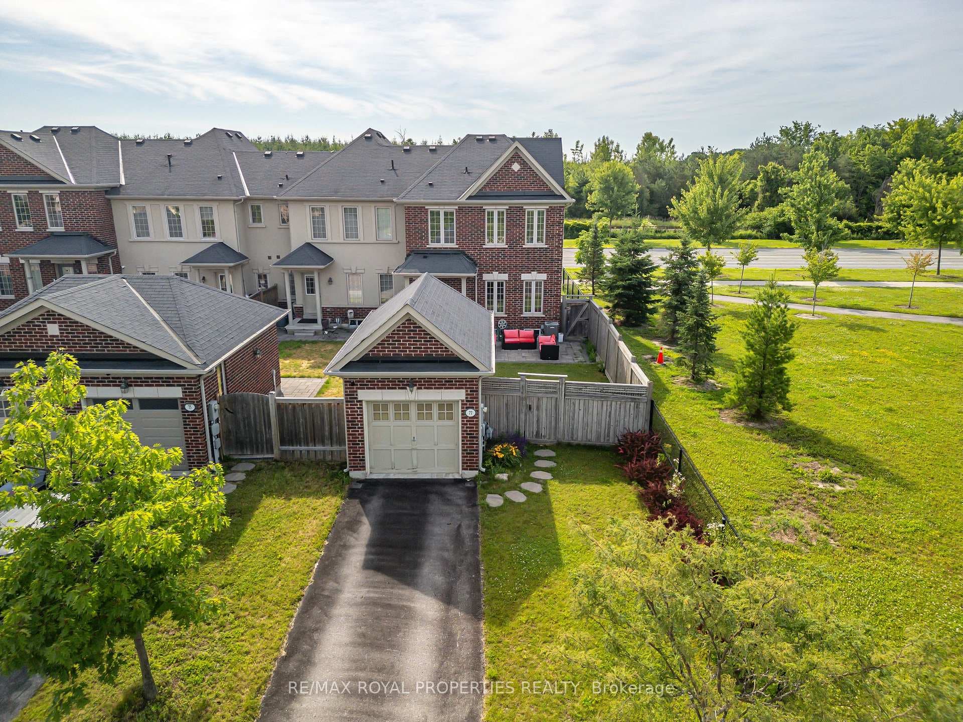 77 Vettese Court photo 1
