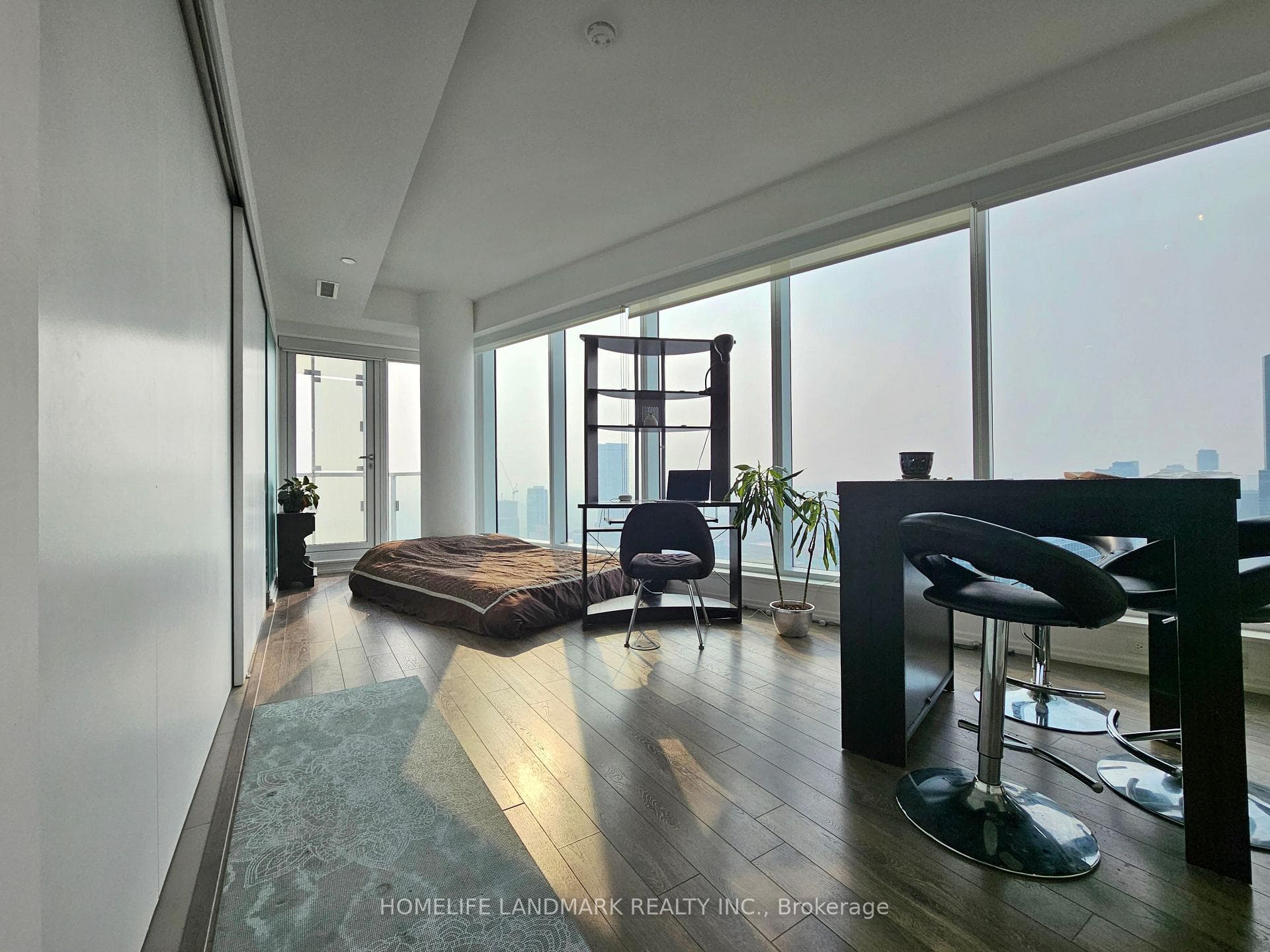 197 Yonge Street Unit 4912 photo 3