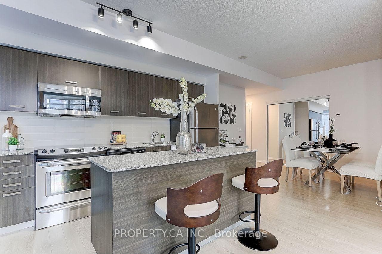 832 Bay Street Unit 710 photo 13