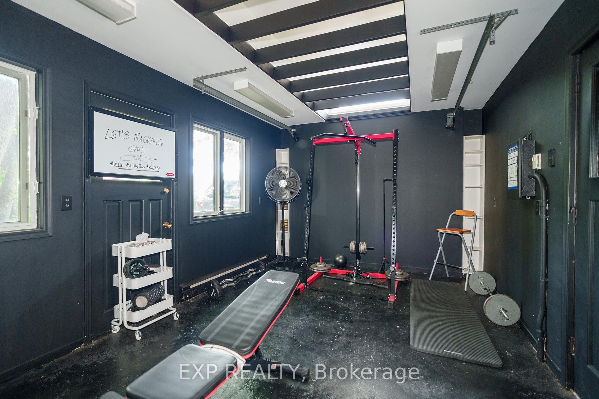12 Ross Avenue photo 28