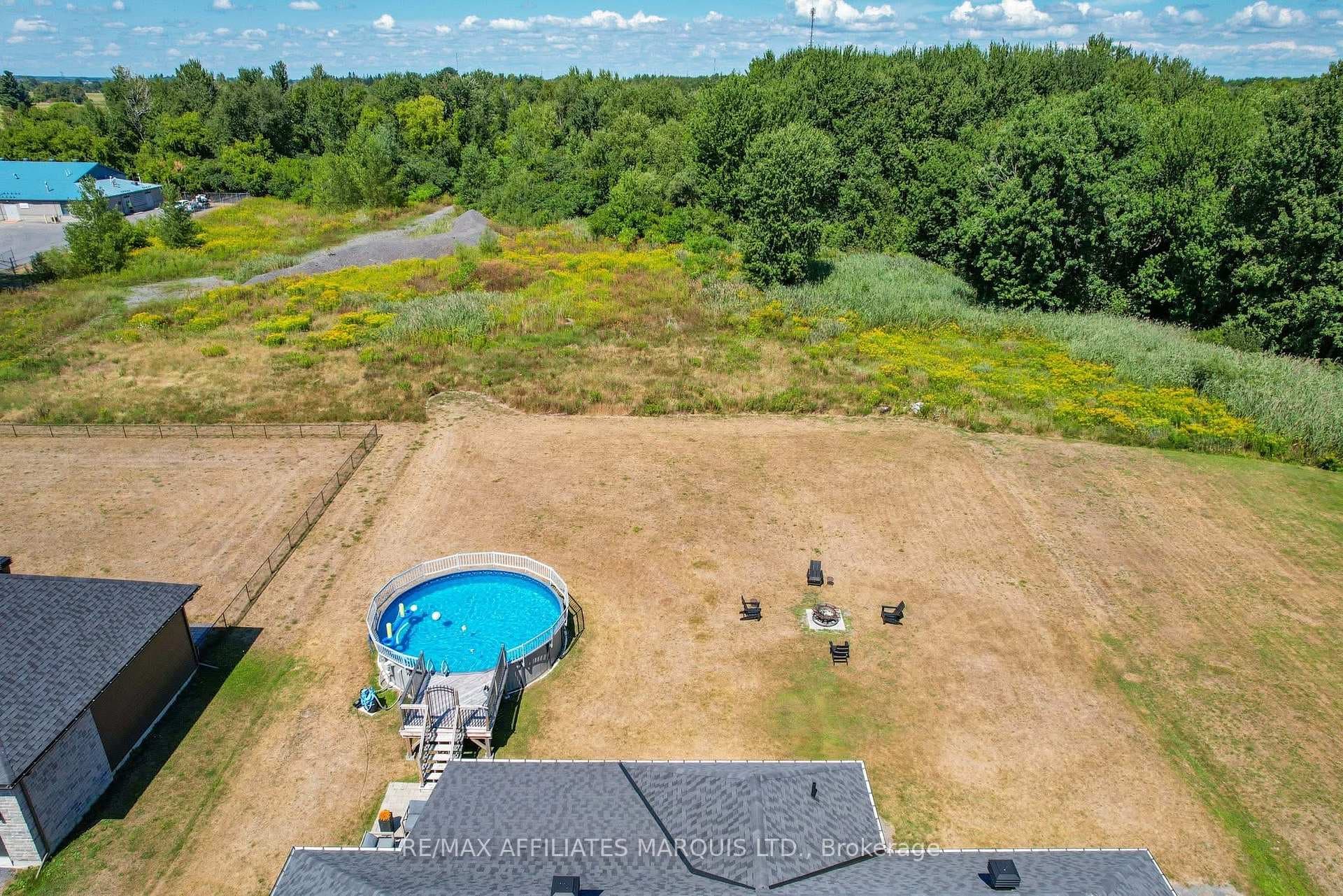 20531 Old Montreal Road photo 30