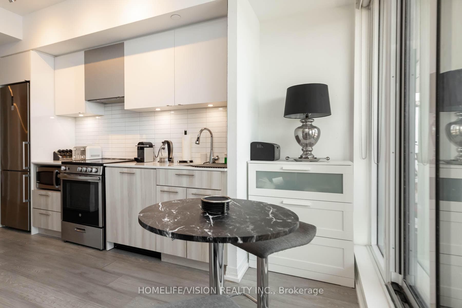 251 JARVIS Street Unit 915 photo 11